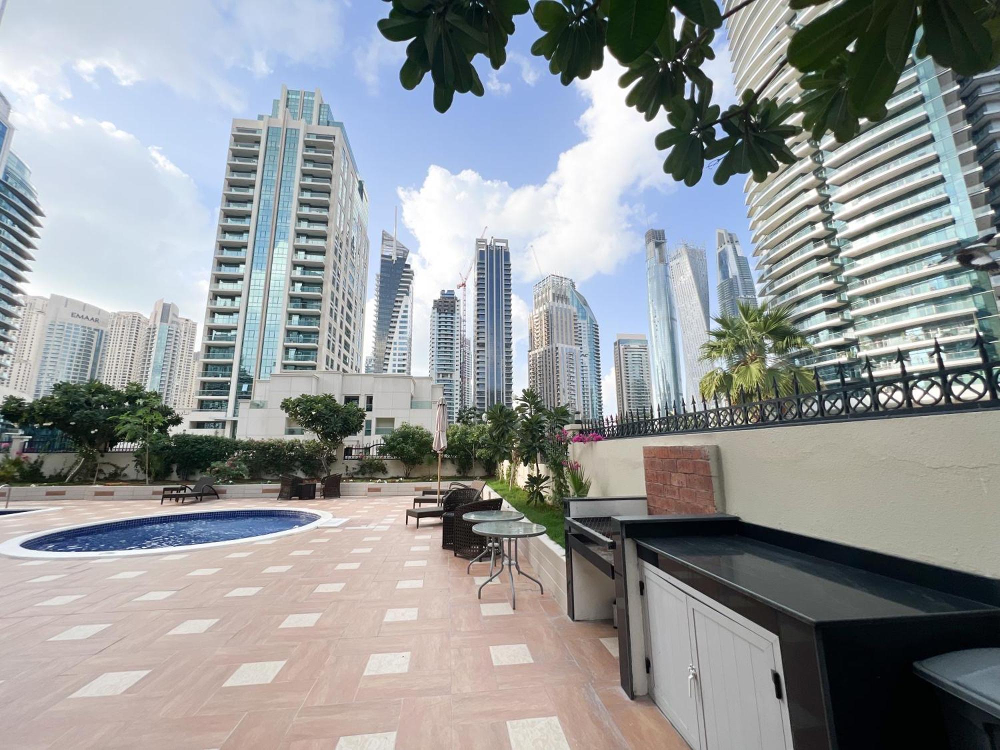Spacious 2 Bed Apt At Marina High Floor Dubái Exterior foto