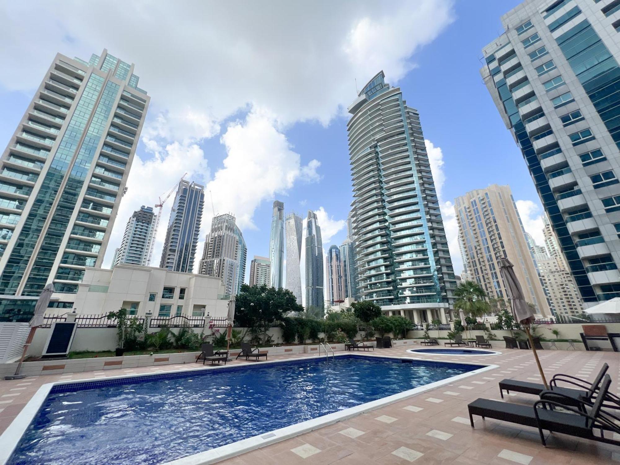 Spacious 2 Bed Apt At Marina High Floor Dubái Exterior foto