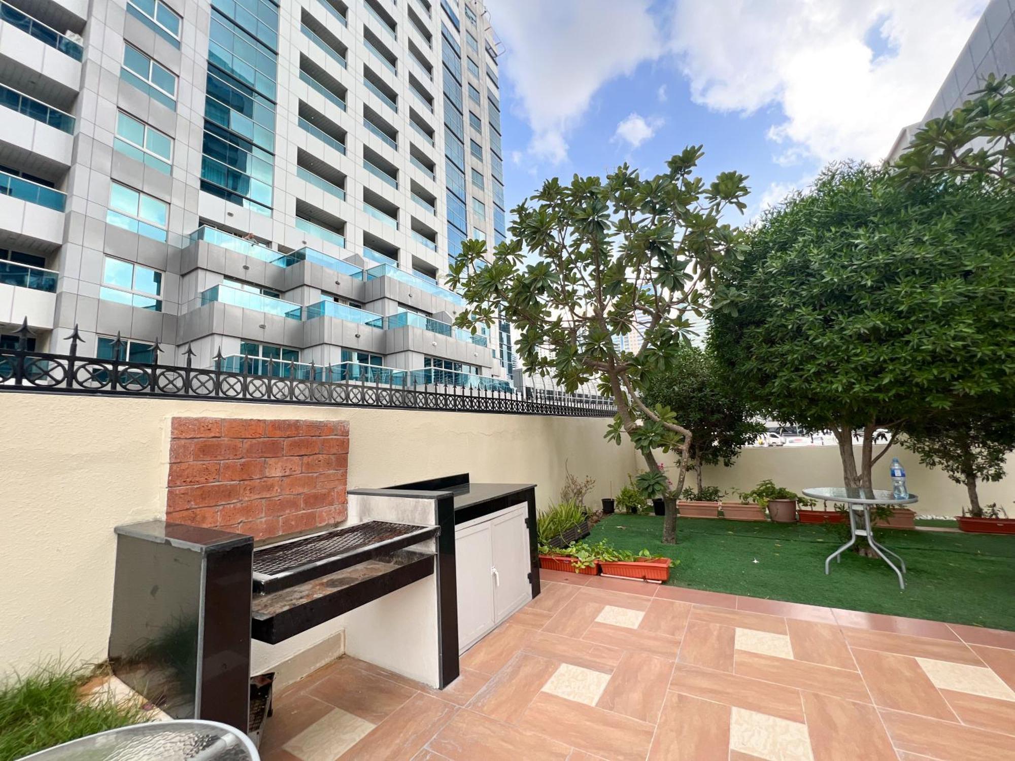 Spacious 2 Bed Apt At Marina High Floor Dubái Exterior foto
