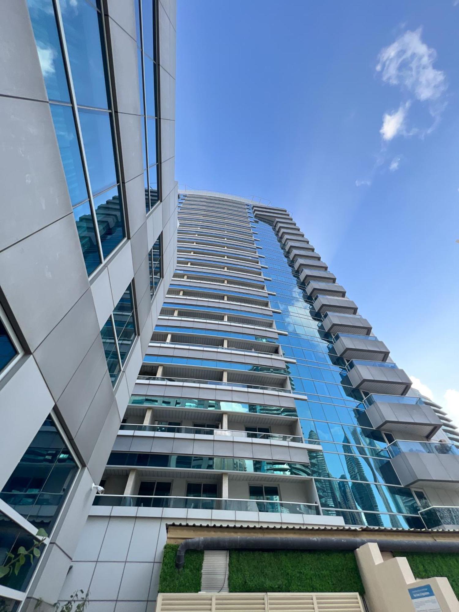 Spacious 2 Bed Apt At Marina High Floor Dubái Exterior foto