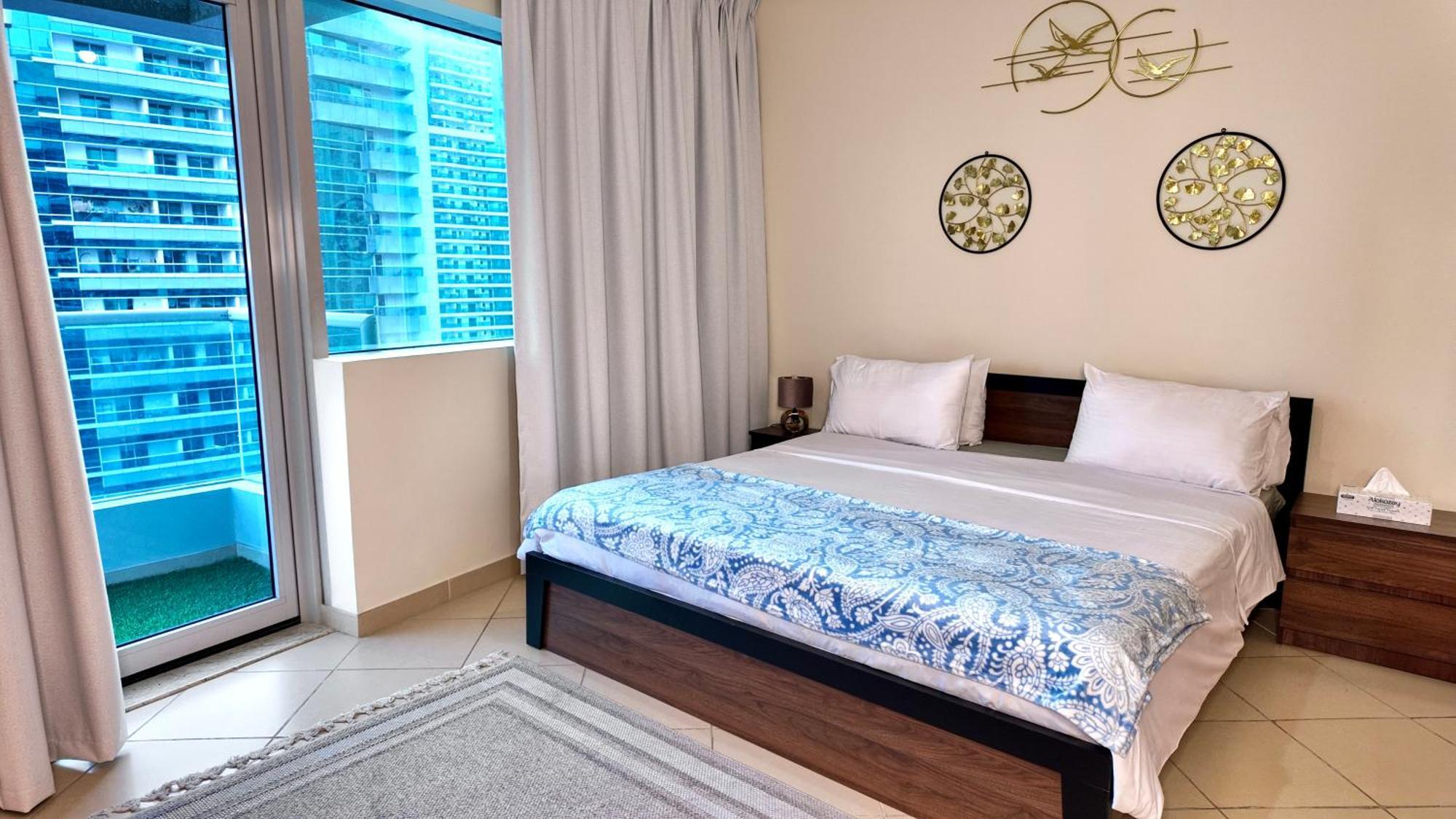 Spacious 2 Bed Apt At Marina High Floor Dubái Exterior foto