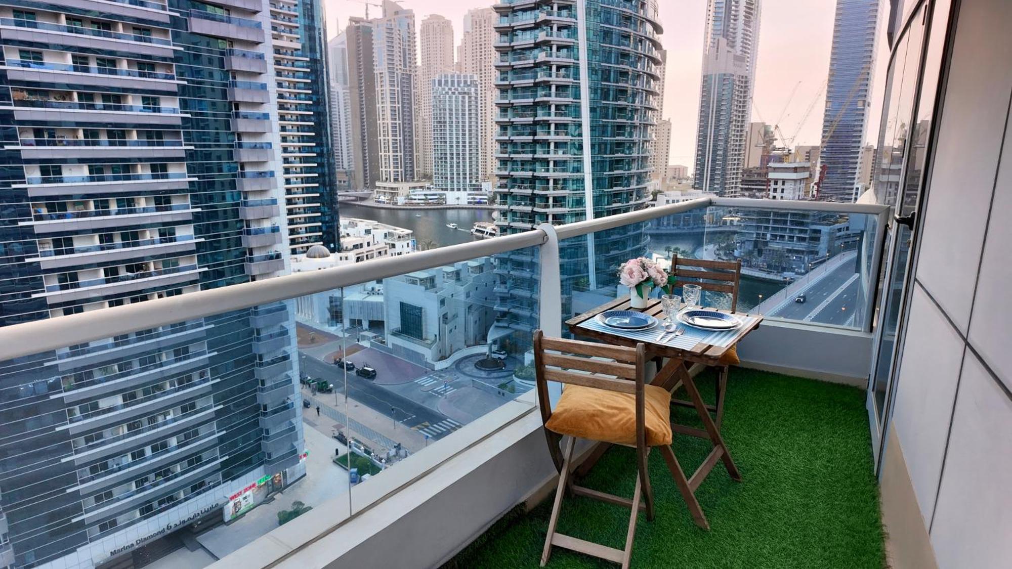 Spacious 2 Bed Apt At Marina High Floor Dubái Exterior foto